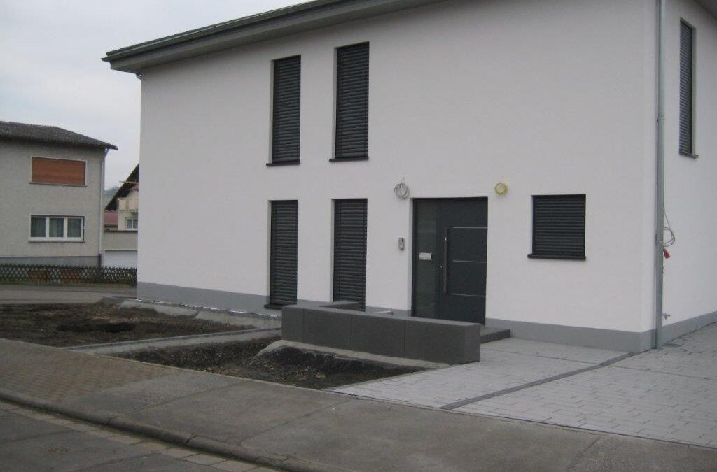 Neubau mit Außenanlage in Pohlheim Watzenborn-Steinberg